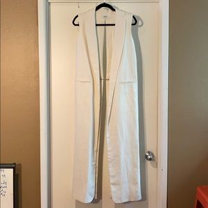 Nomia slit back sleeveless coat